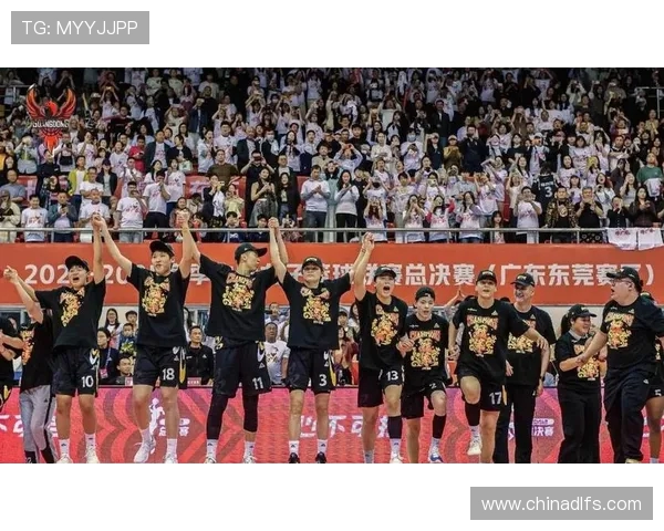 杜润旺助力中国队对抗日本队渡边雄太成关键对手